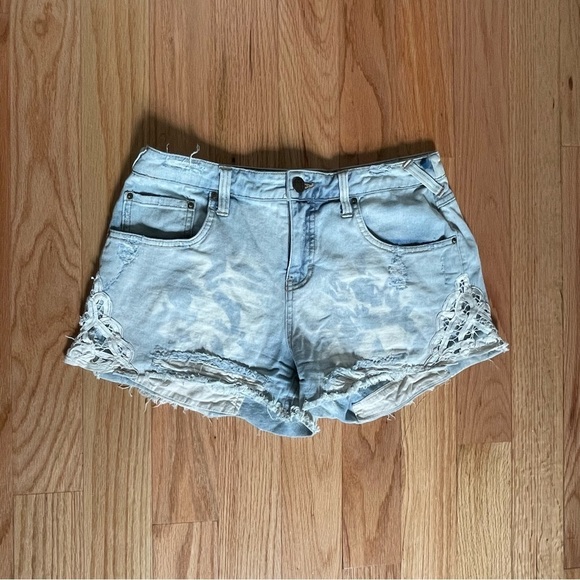 Free People Blue White Cloud Lace Accent Distressed Cut Off Denim Shorts EUC 29 - Picture 7 of 8